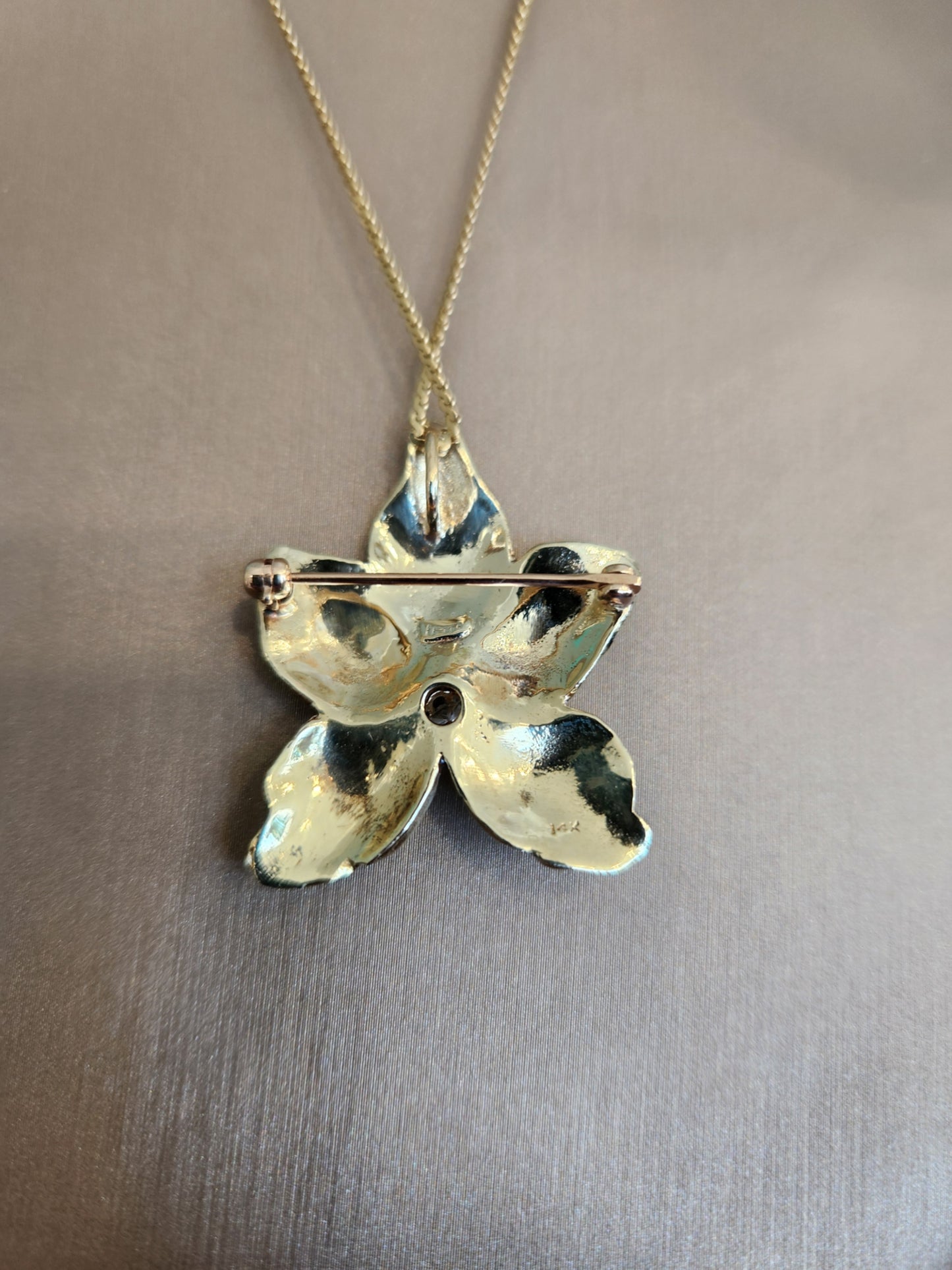 Vintage Retro 14 Karat Yellow Gold Textured Flower Pendant/Pin With Diamond Center
