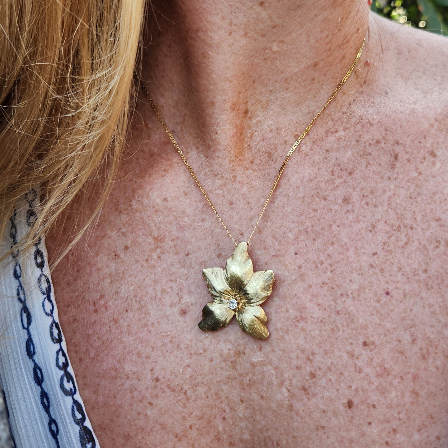 Vintage Retro 14 Karat Yellow Gold Textured Flower Pendant/Pin With Diamond Center