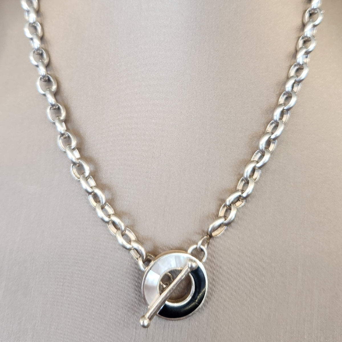 SS 16" Chunky Oval Link Necklace Black/White Enamel toggle Closure