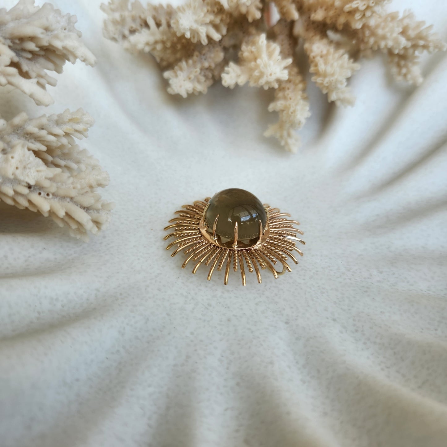 Vintage 18 Karat Yellow Gold Sunburst Pendant With Cabochon Golden Moonstone
