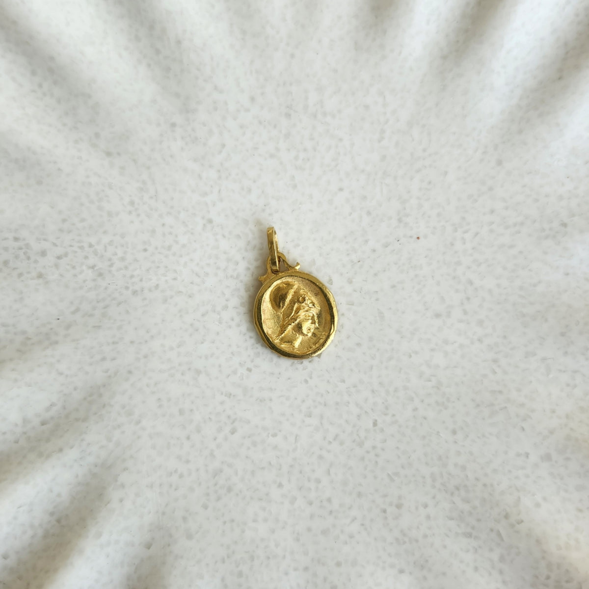 Vintage 18 Karat Yellow Gold Greek or Roman Goddess Metal Relief Intaglio Style Pendant