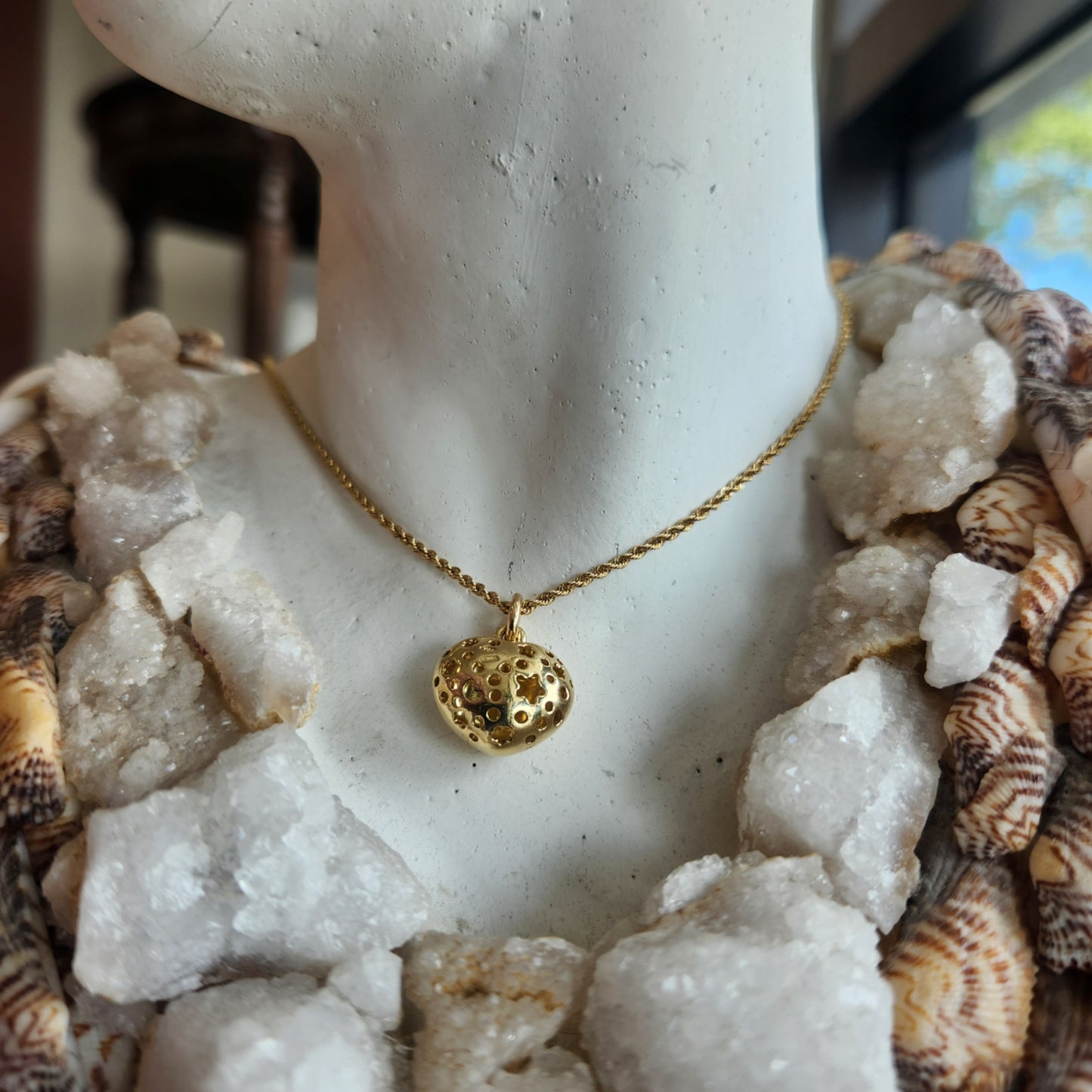 Vintage 18 Karat Yellow Gold Puffed Amore Heart Pendant
Chain sold se