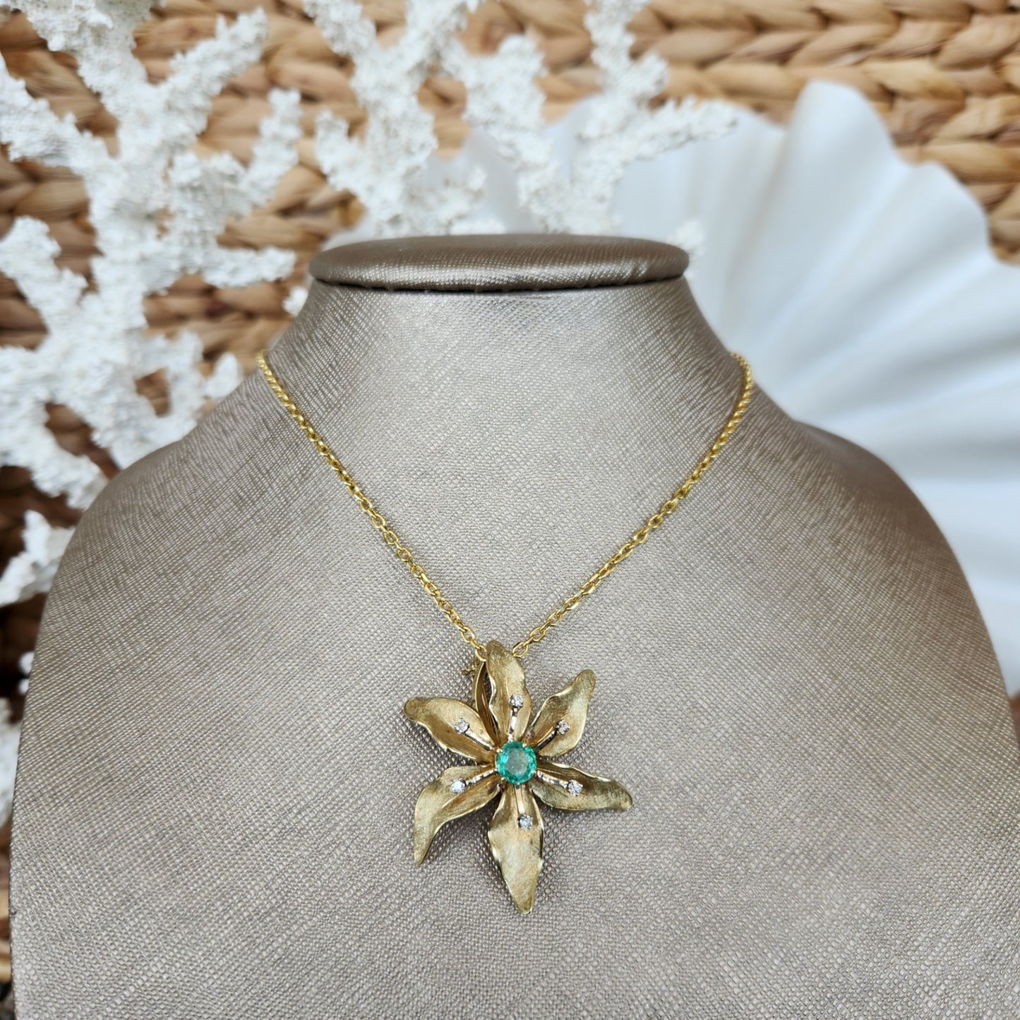 Vintage Retro 14 Karat Yellow Gold Tiffany & Co. Emerald & Diamond Floral Pin/Pendant