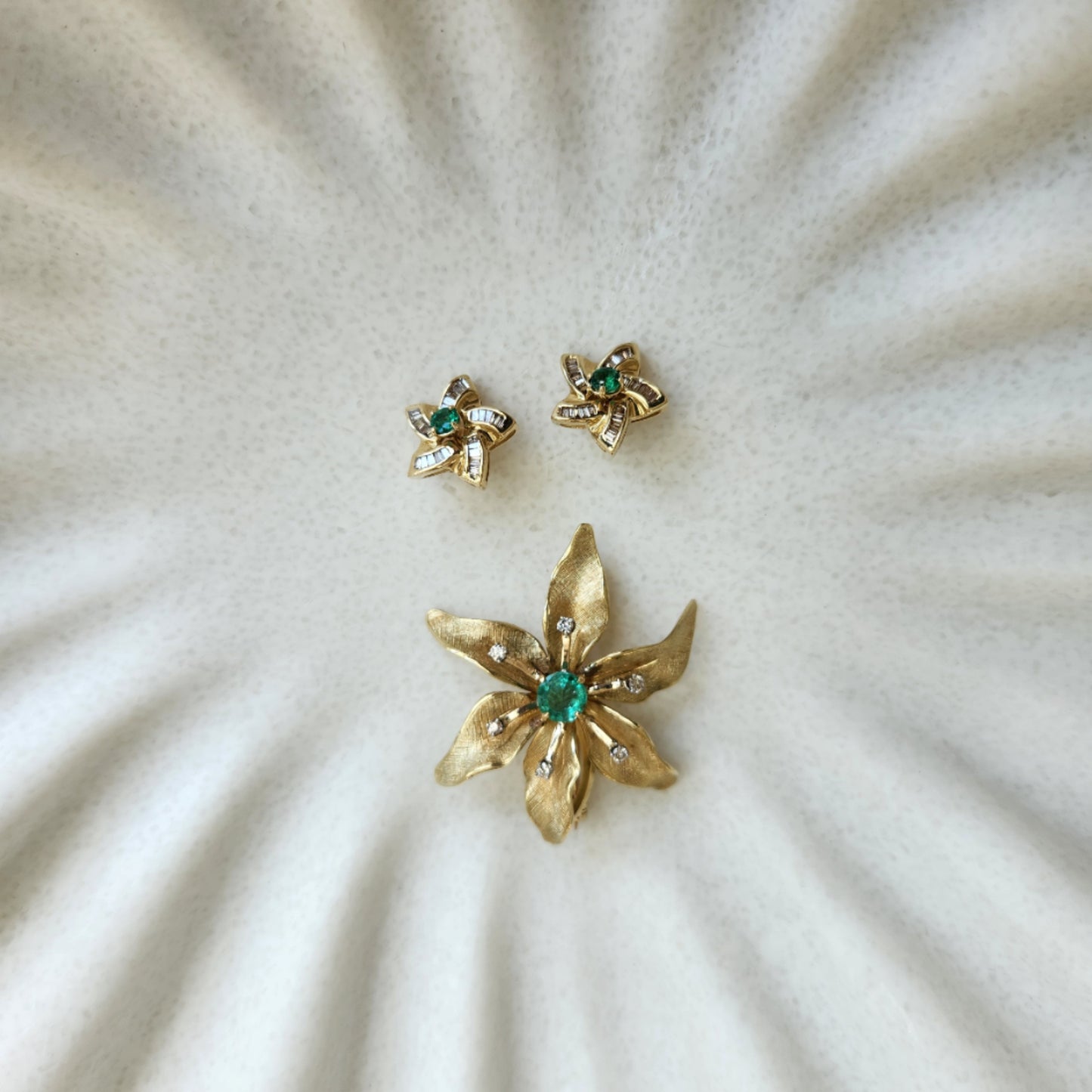 Vintage Retro 14 Karat Yellow Gold Tiffany & Co. Emerald & Diamond Floral Pin/Pendant