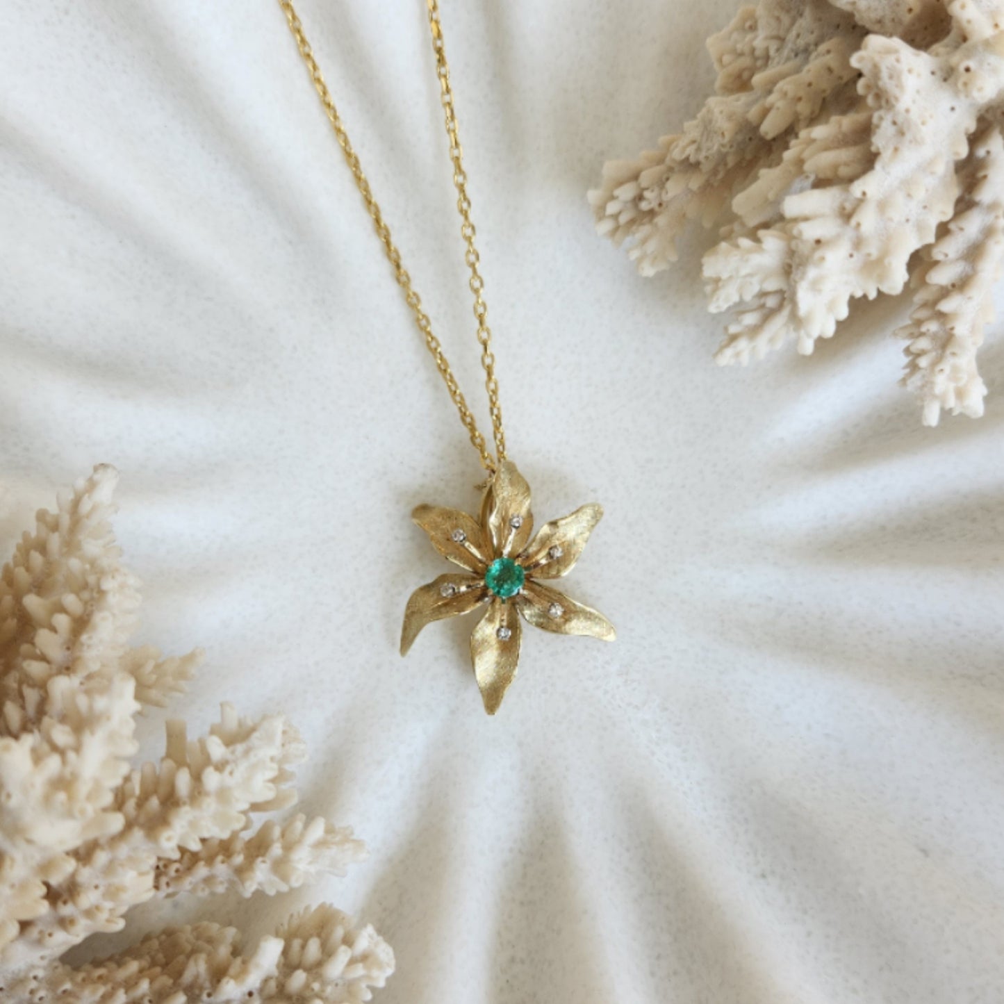 Vintage Retro 14 Karat Yellow Gold Tiffany & Co. Emerald & Diamond Floral Pin/Pendant