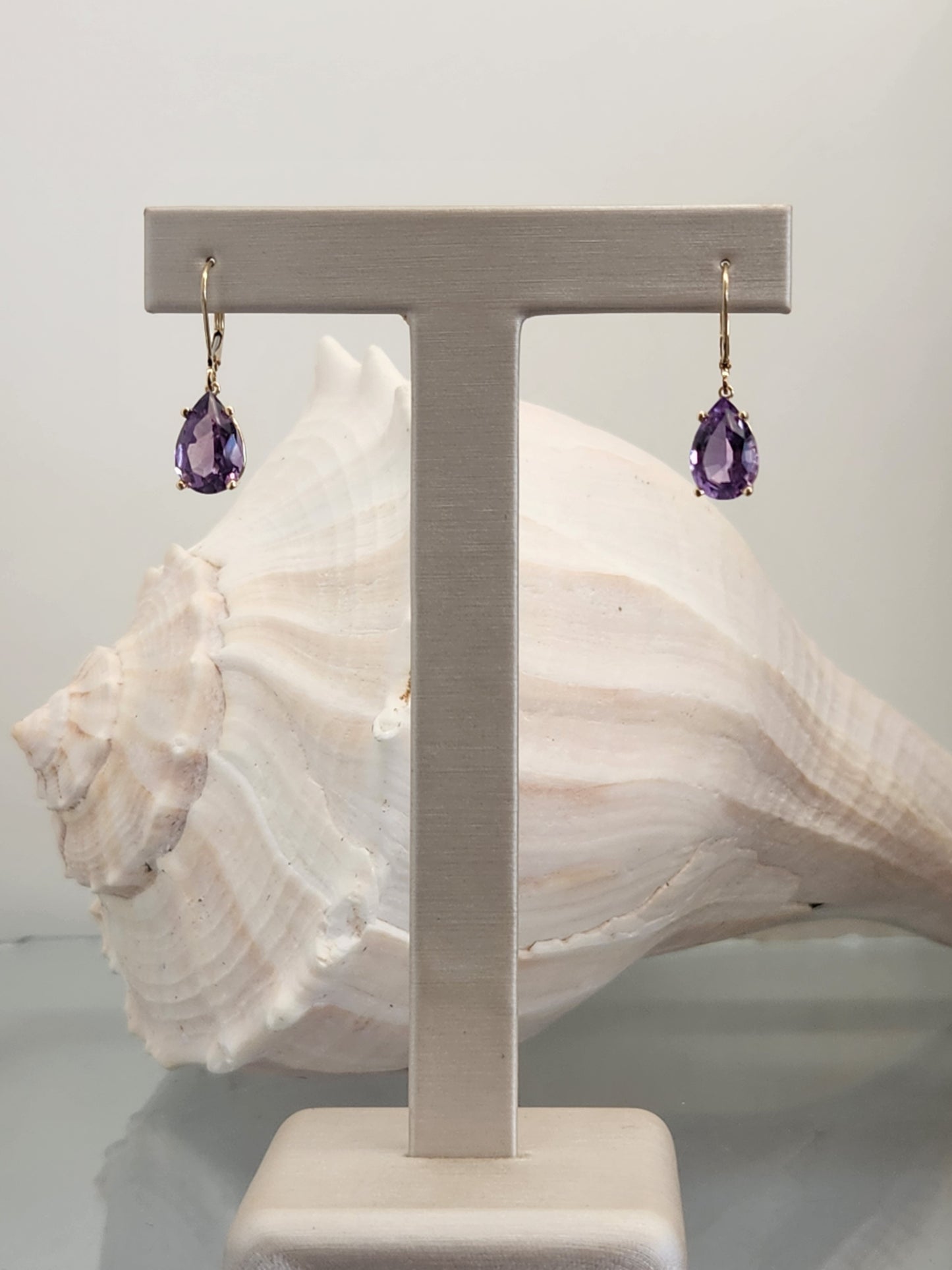 Vintage 14 Karat Yellow Gold Pear Shaped Amethyst Dangle Earrings With Leverbacks