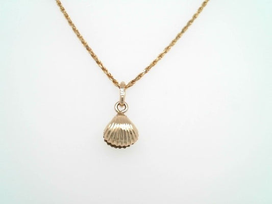Vintage 14 Karat Yellow Gold Clam Shell Charm Pendant With Pearl Inside