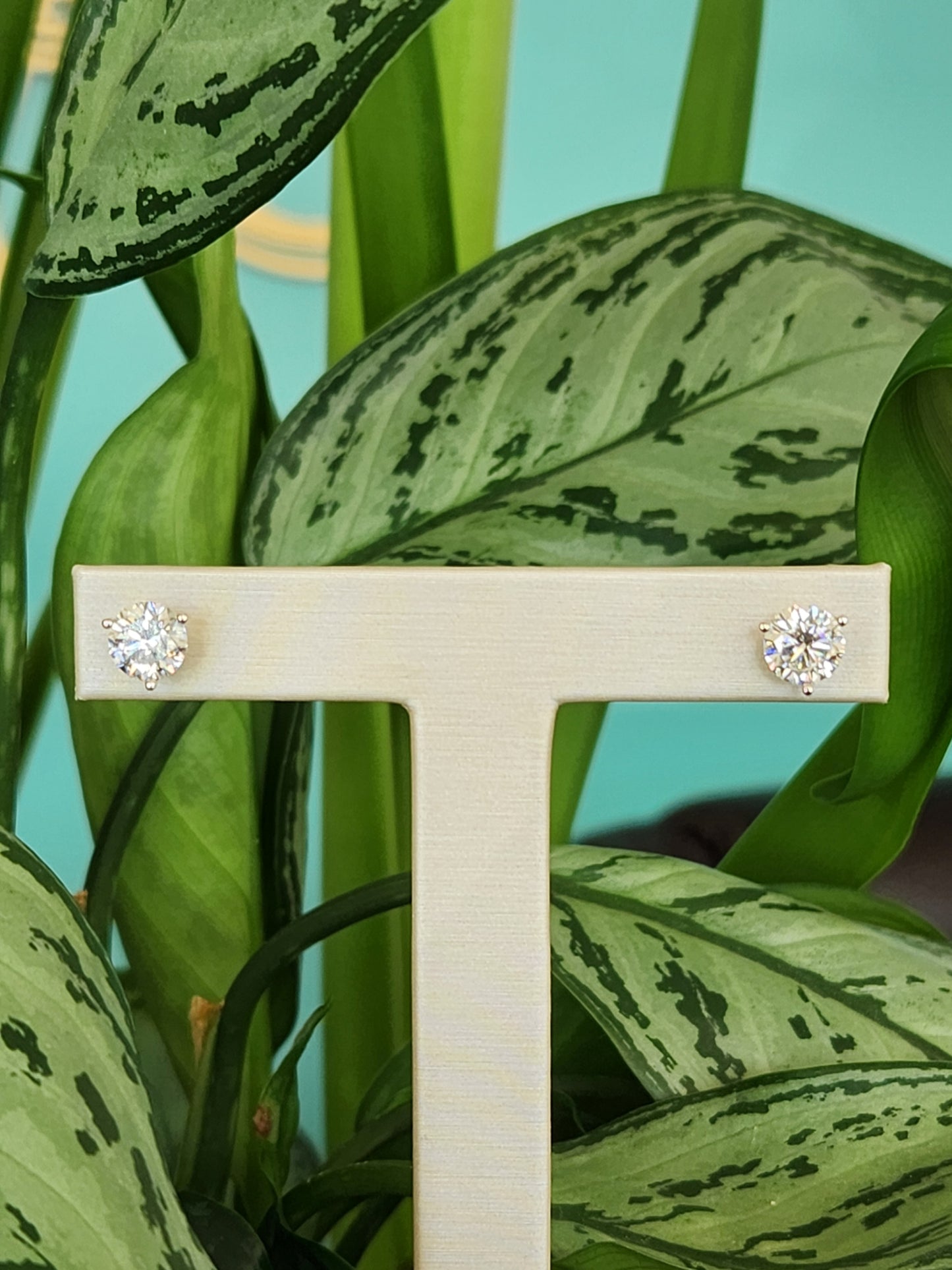 14 Karat White Gold 3 Prong Basket Set Lab Grown Round Brilliant Diamo