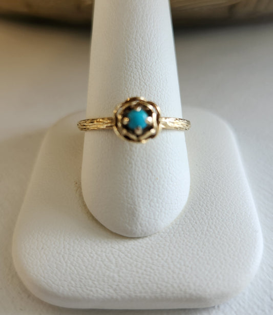 Vintage 18 Karat Yellow Gold Ring With 3Mm Cabochon Turquoise