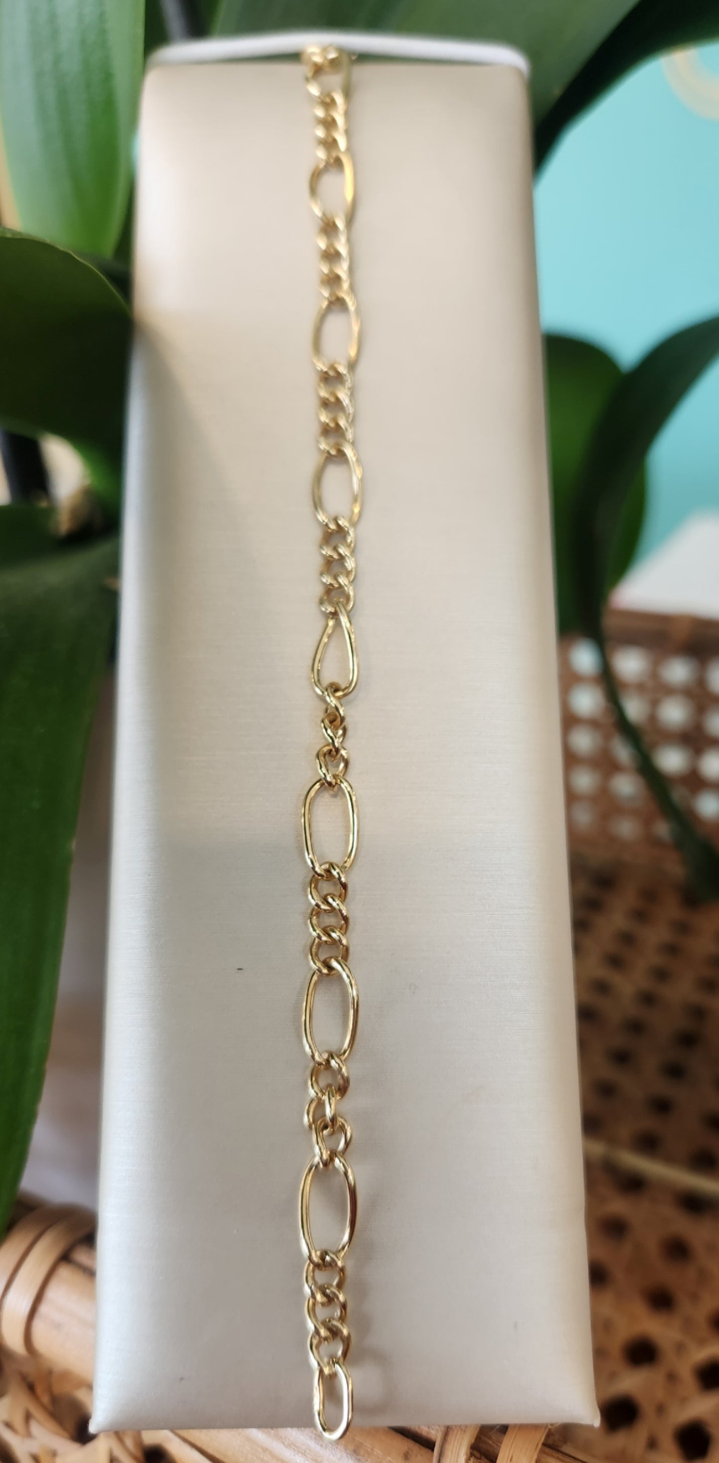 14K yellow gold figaro link bracelet 7 inch with spring ring clasp
