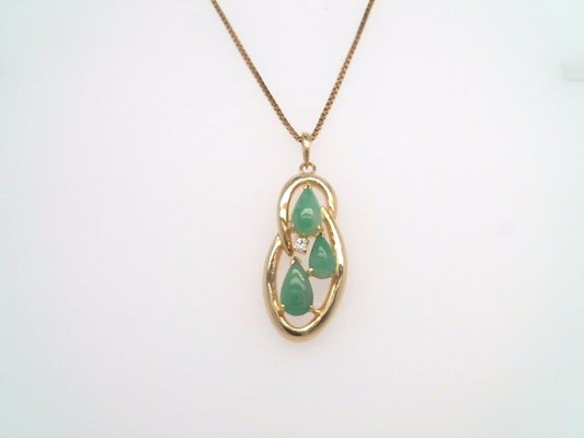 Vintage 18 Karat Yellow Gold Jade & Diamond Pendant