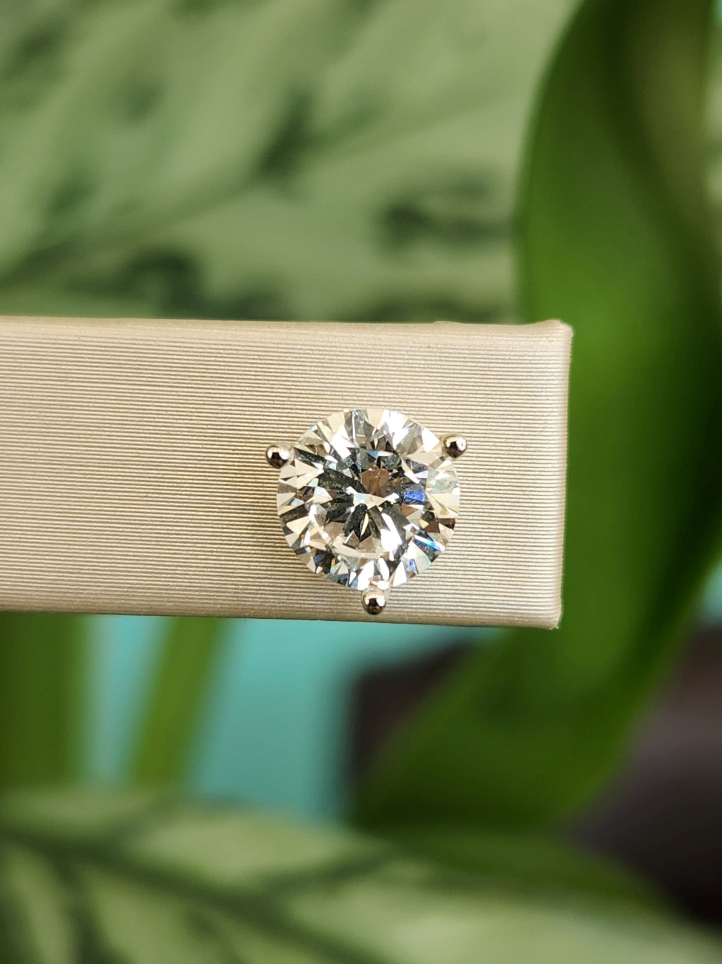 14 Karat White Gold 3 Prong Basket Set Lab Grown Round Brilliant Diamo