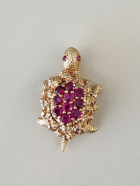 Vintage 18 Karat Yellow Gold Ruby Turtle Pendant