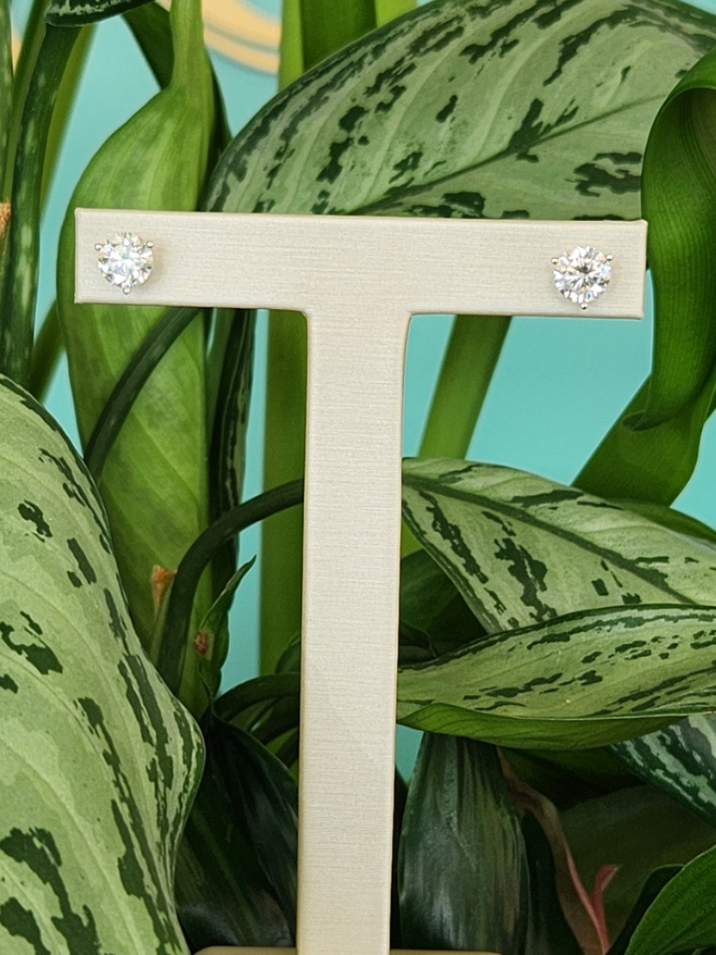 14 Karat White Gold 3 Prong Basket Set Lab Grown Round Brilliant Diamo