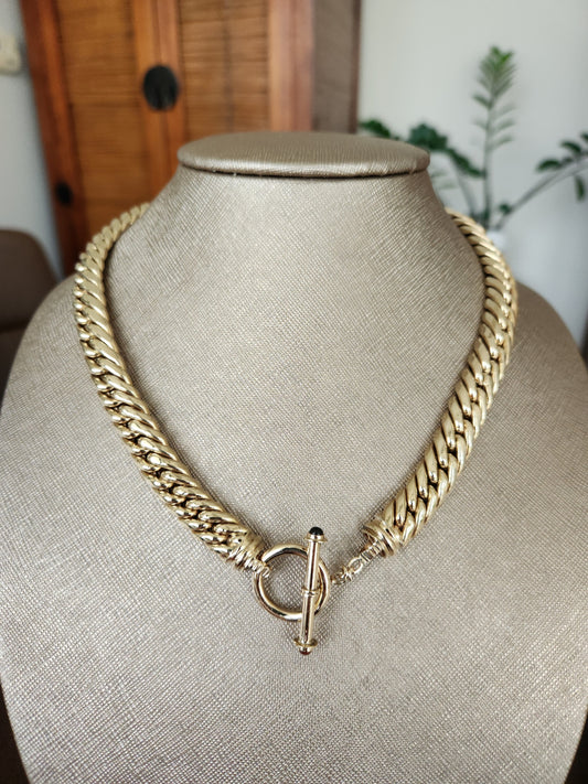 Vintage 14 Karat Yellow Gold 15.5 Mm Double Curb Link Necklace Secured By A Toggle Clasp With Cabochon Garnet Accents, 18.5"