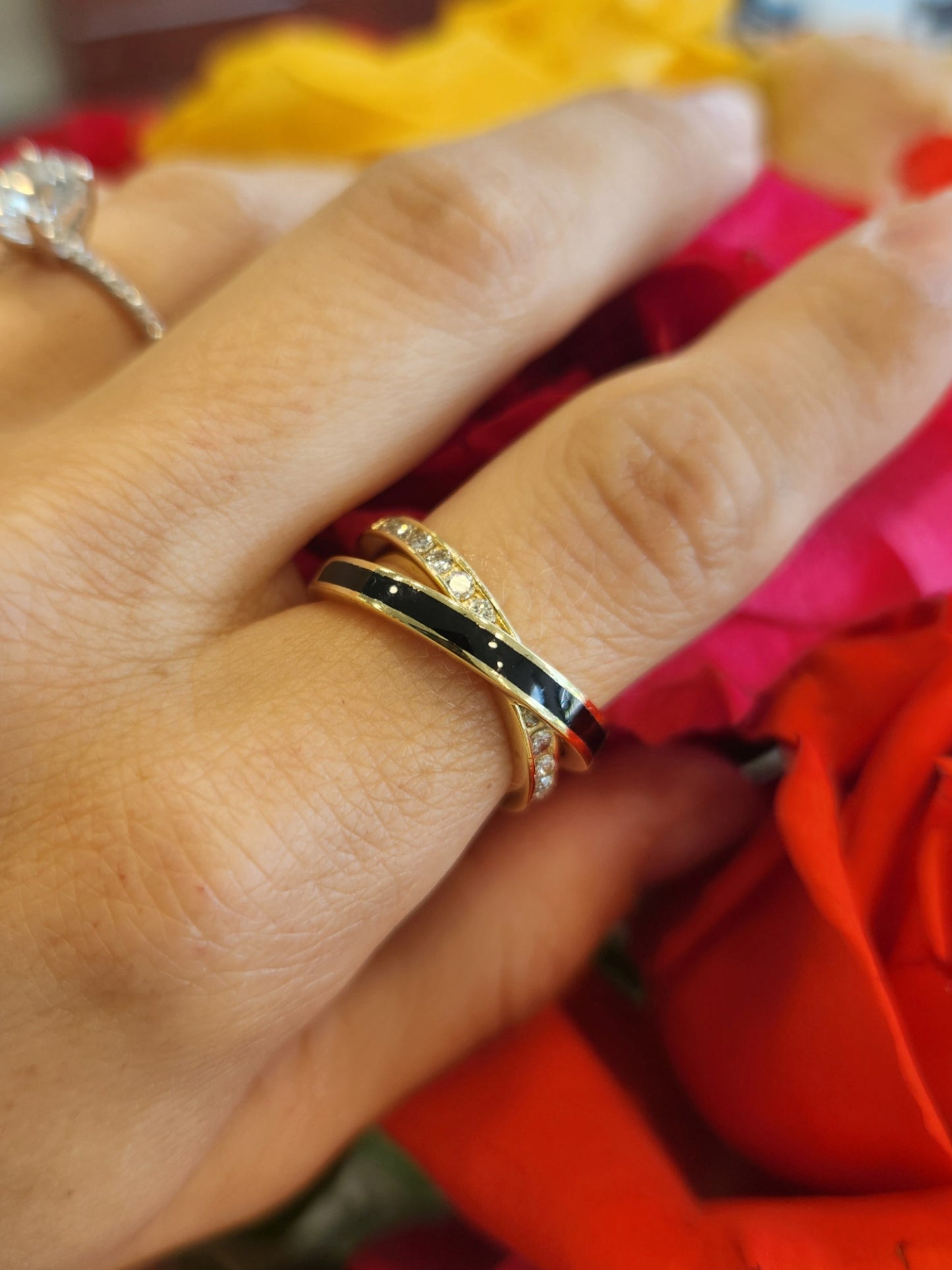 Vintage 18 Karat Yellow Gold Black & Diamond Criss Cross Style Ring