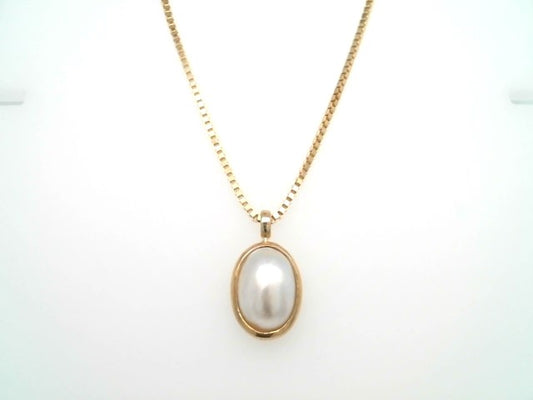 Vintage 18 Karat Yellow Gold Oval Mabe Pearl Pendant