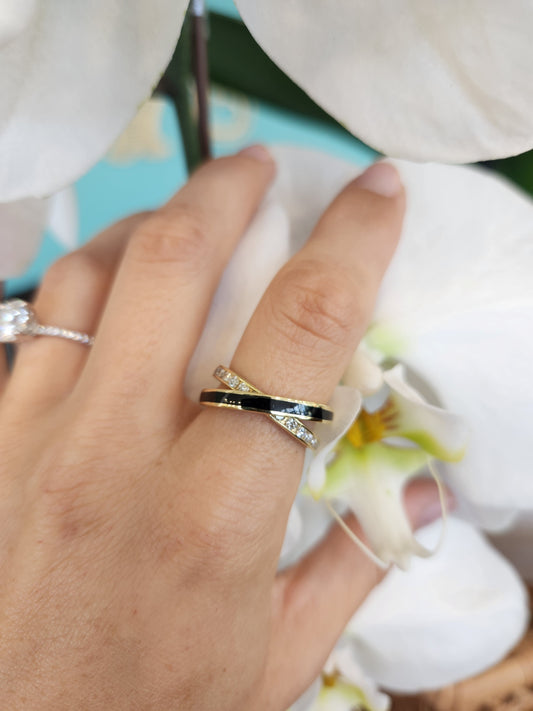 Vintage 18 Karat Yellow Gold Black & Diamond Criss Cross Style Ring