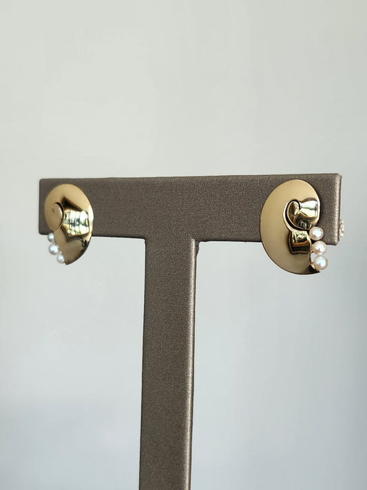 Vintage 14 Karat Yellow Gold Snail/Moon Shell Earings With Pearls