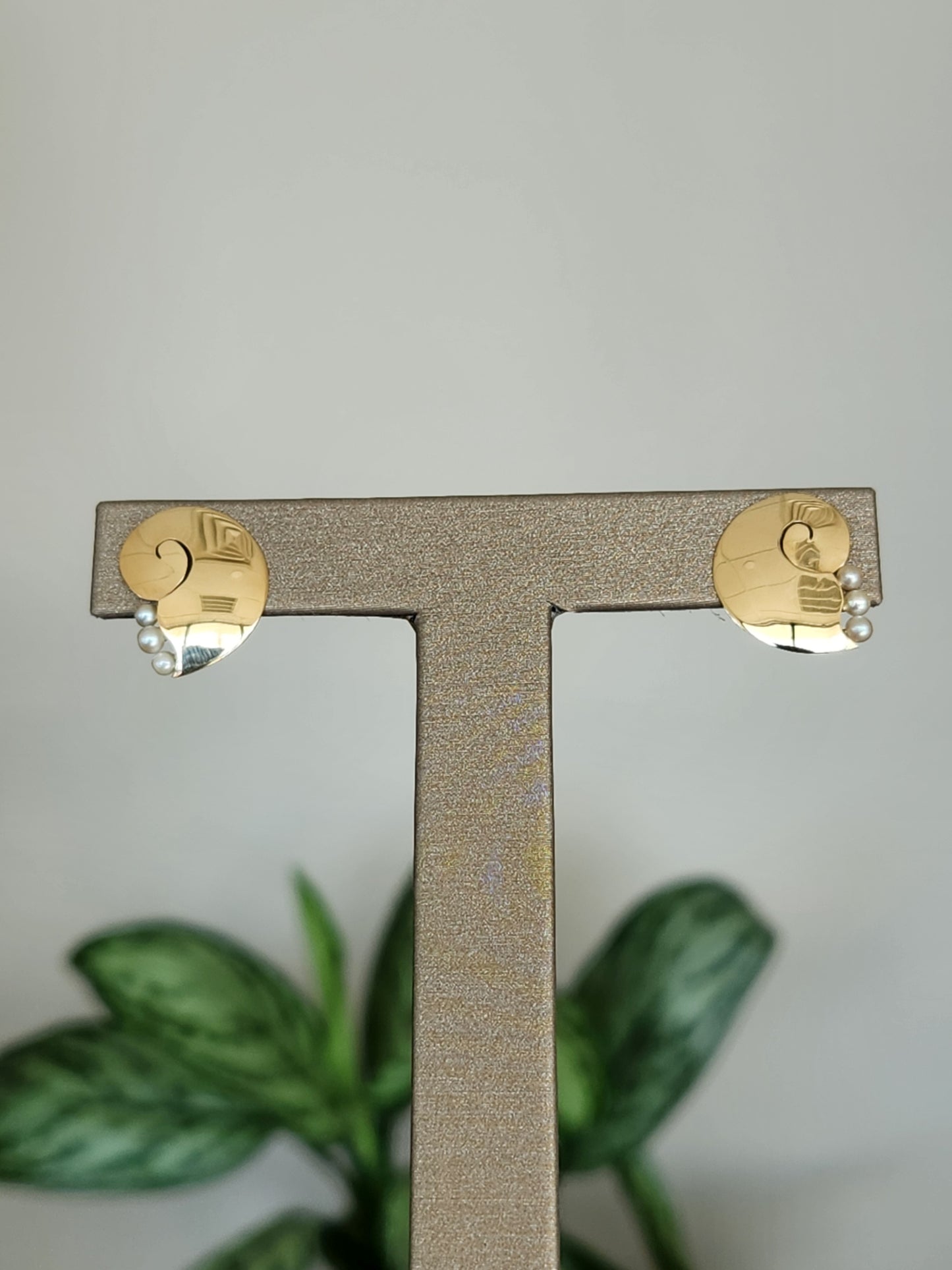 Vintage 14 Karat Yellow Gold Snail/Moon Shell Earings With Pearls